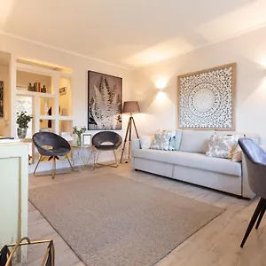https://beachome4u3.hotels-lisbon-portugal.com